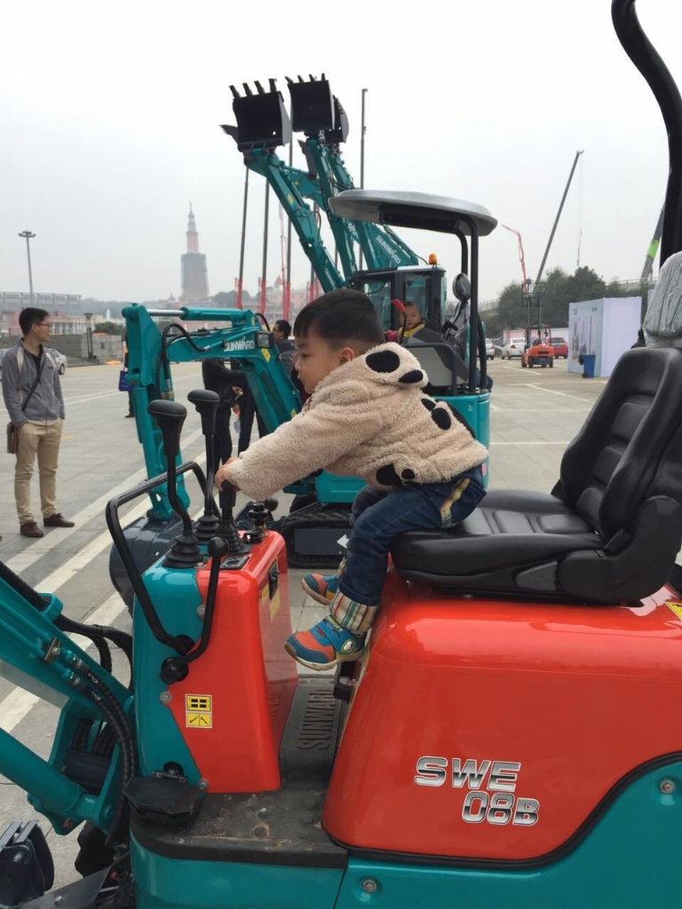 配博会上122cc太阳成智能“迷你”装备展精新本色