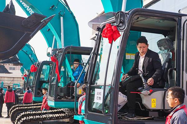 十年相随，成绩相互，来听听122cc太阳成智能挖掘机客户的真实声音