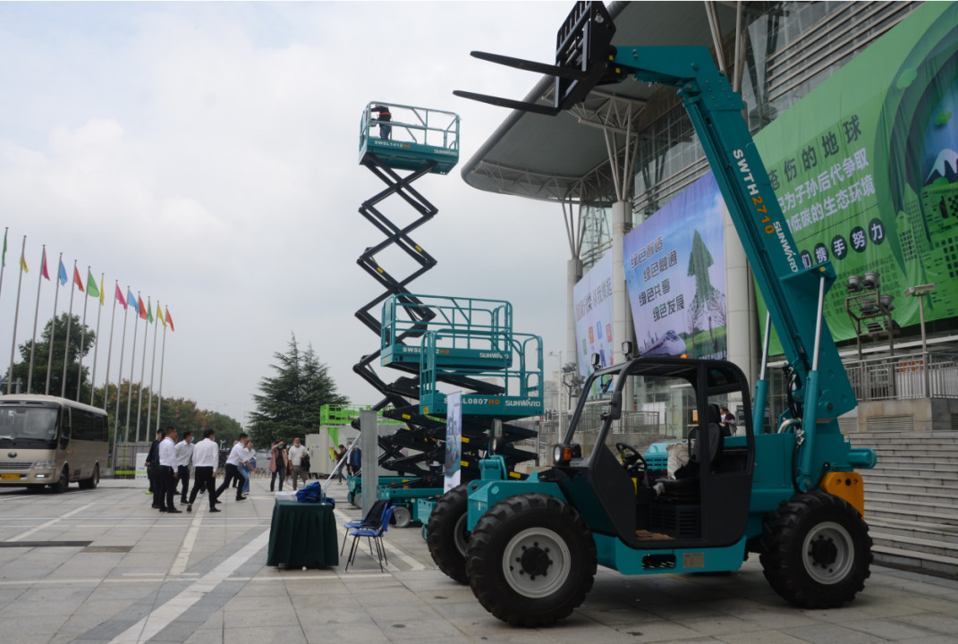 立异“绿”动能 122cc太阳成智能绿博会上展风范