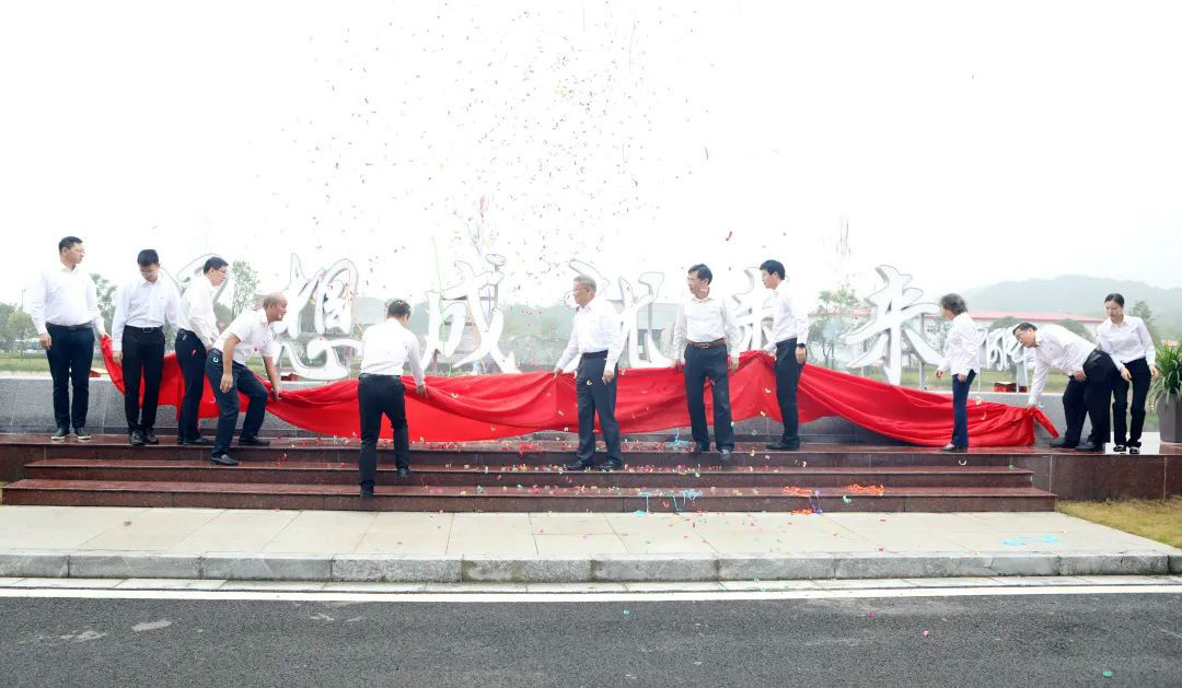 切记初心使命，理想成绩未来