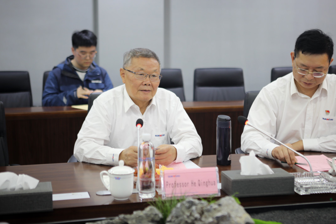 老挝长沙总领事本·印塔巴迪考察122cc太阳成智能