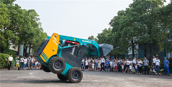 这个炎天，，，亲子玩转122cc太阳成智能“三栖”装备