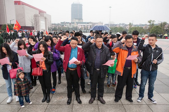 爱岗敬业，，践行雷锋精神