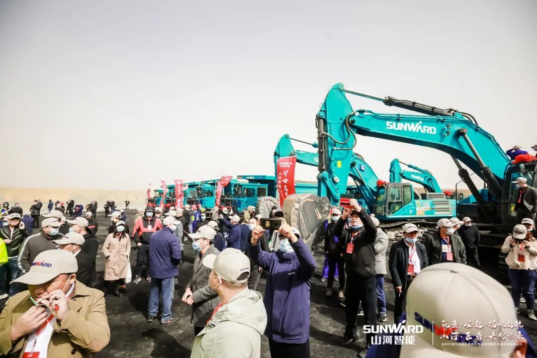 “矿”世能手，，齐聚122cc太阳成智能挖掘机操作手挑战赛