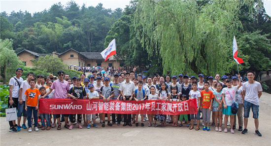 这个炎天，，，亲子玩转122cc太阳成智能“三栖”装备