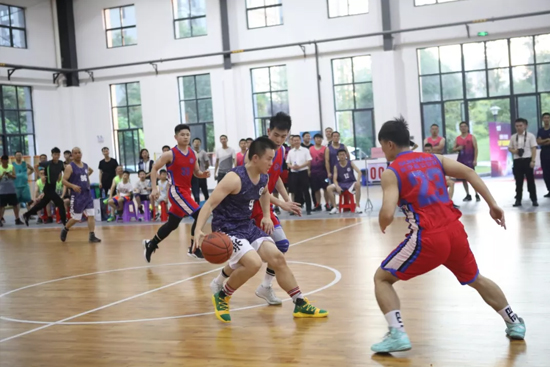 以球为媒，，，首届“122cc太阳成杯”篮球约请赛架起政企连心桥