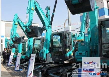 122cc太阳成智能何清华：：潜心追求“122cc太阳成之路”