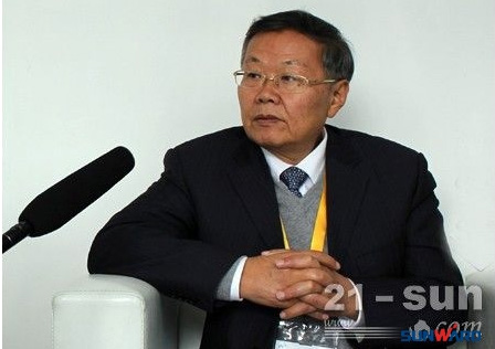 122cc太阳成智能何清华：：潜心追求“122cc太阳成之路”