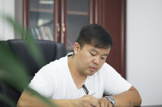 六年六台挖机 邓老板是个“122cc太阳成迷”