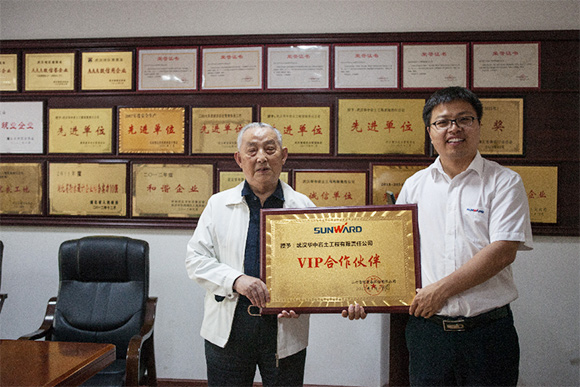 创富故事：相助十一年，，赞叹122cc太阳成产品耐久耐用