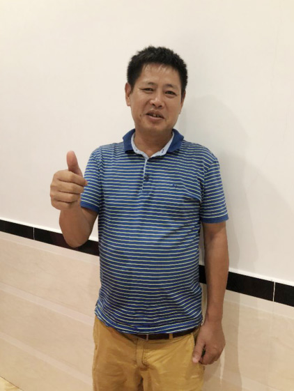 122cc太阳成智能SWE 215E挖掘机是他的左膀右臂！！！