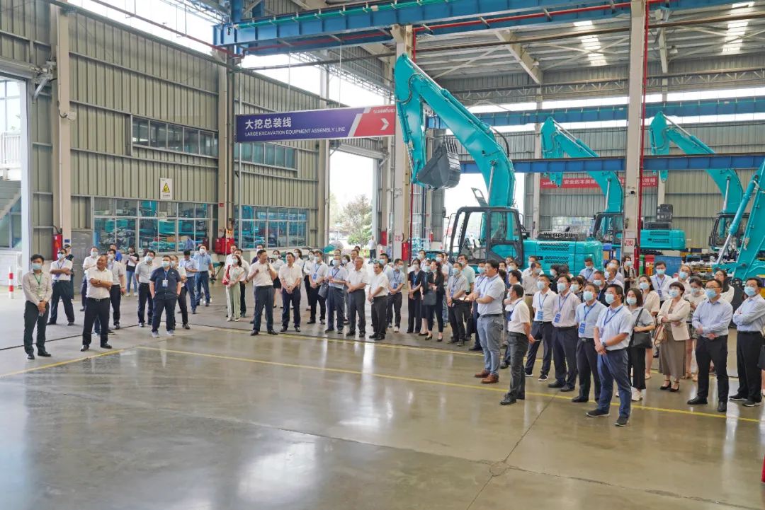 天下战略性新兴工业集群建设考察团调研122cc太阳成智能