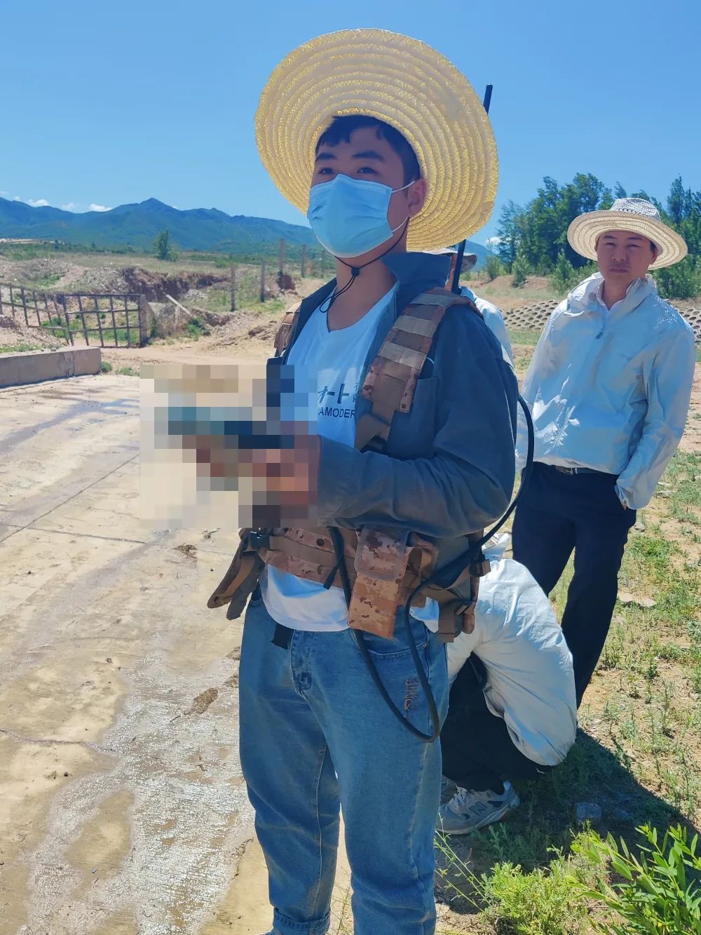 致敬！！！战斗在风沙中的特种装备团队