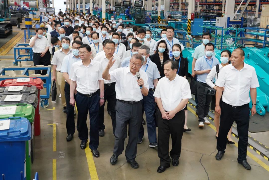 天下战略性新兴工业集群建设考察团调研122cc太阳成智能