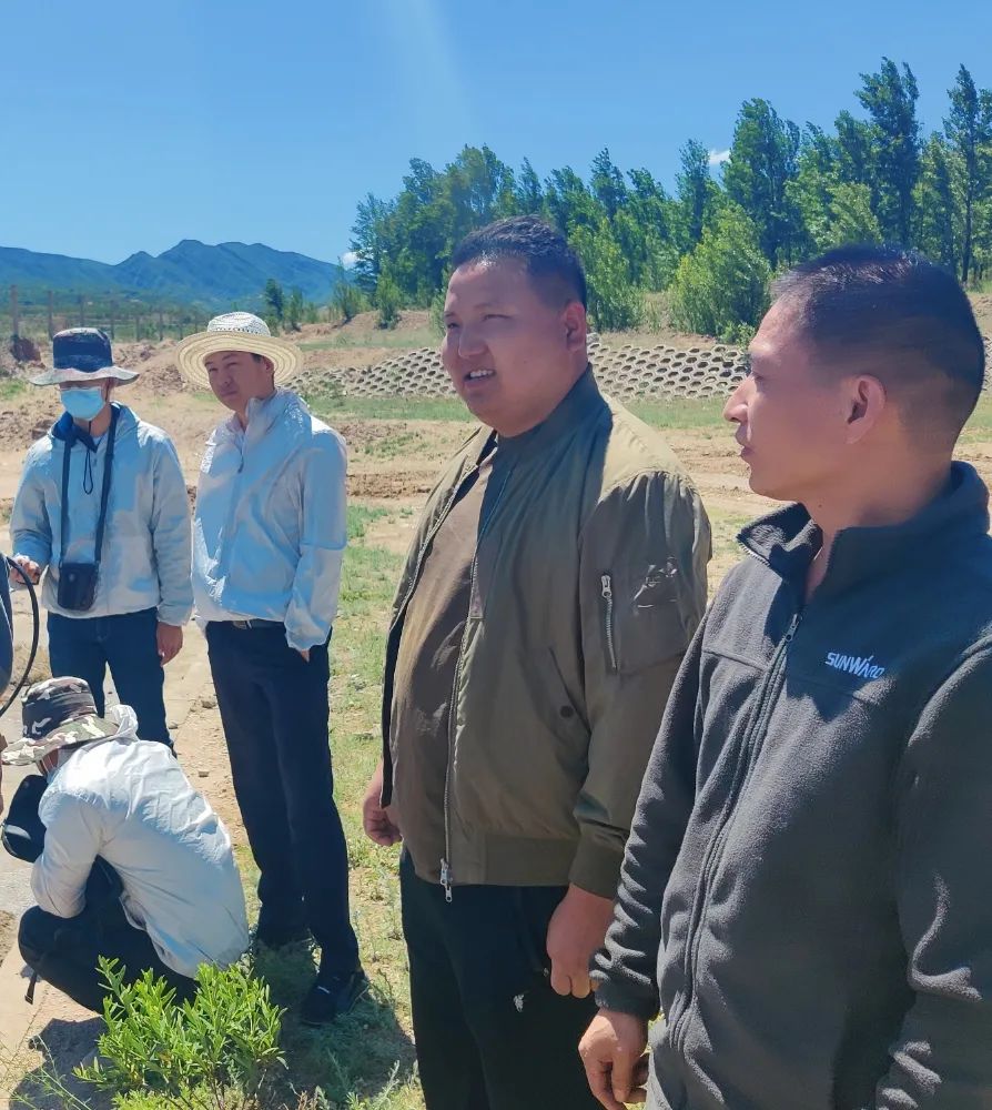 致敬！！！战斗在风沙中的特种装备团队