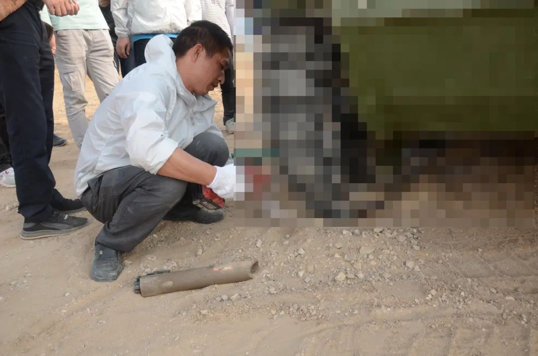 致敬！！！战斗在风沙中的特种装备团队