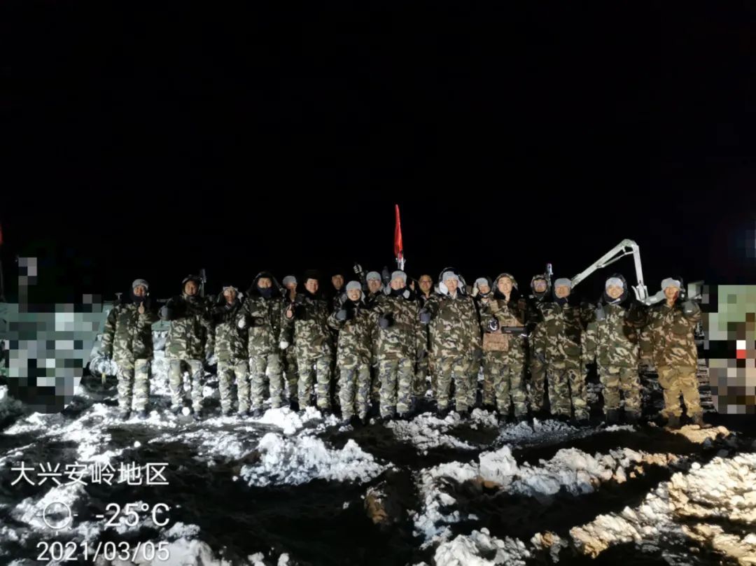 致敬！！！战斗在风沙中的特种装备团队