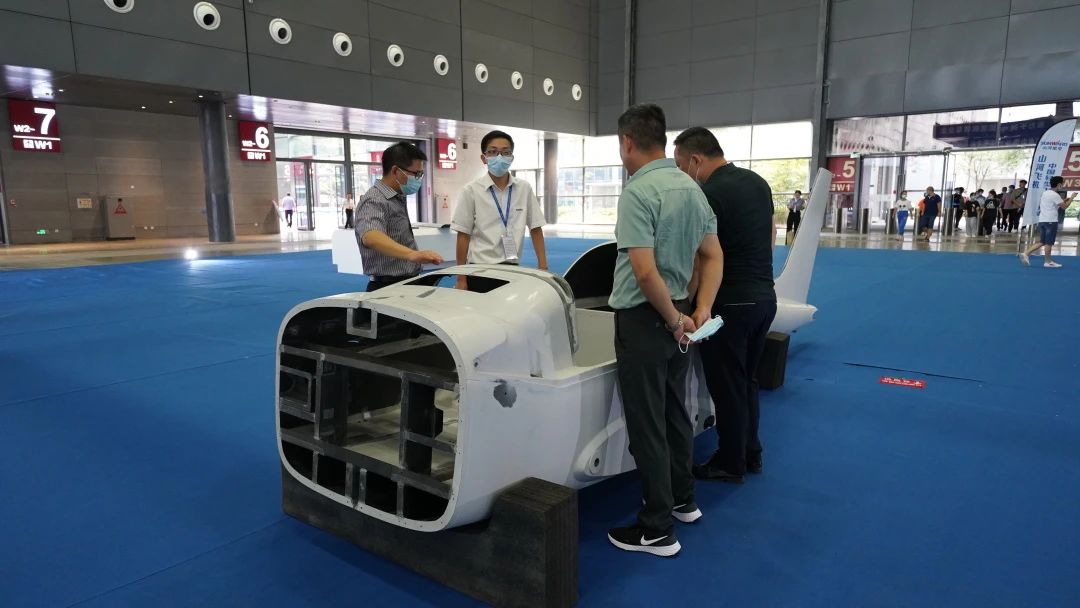 明星产品受追捧，，，122cc太阳成航空携多款产品精彩亮相2021年湖南航展