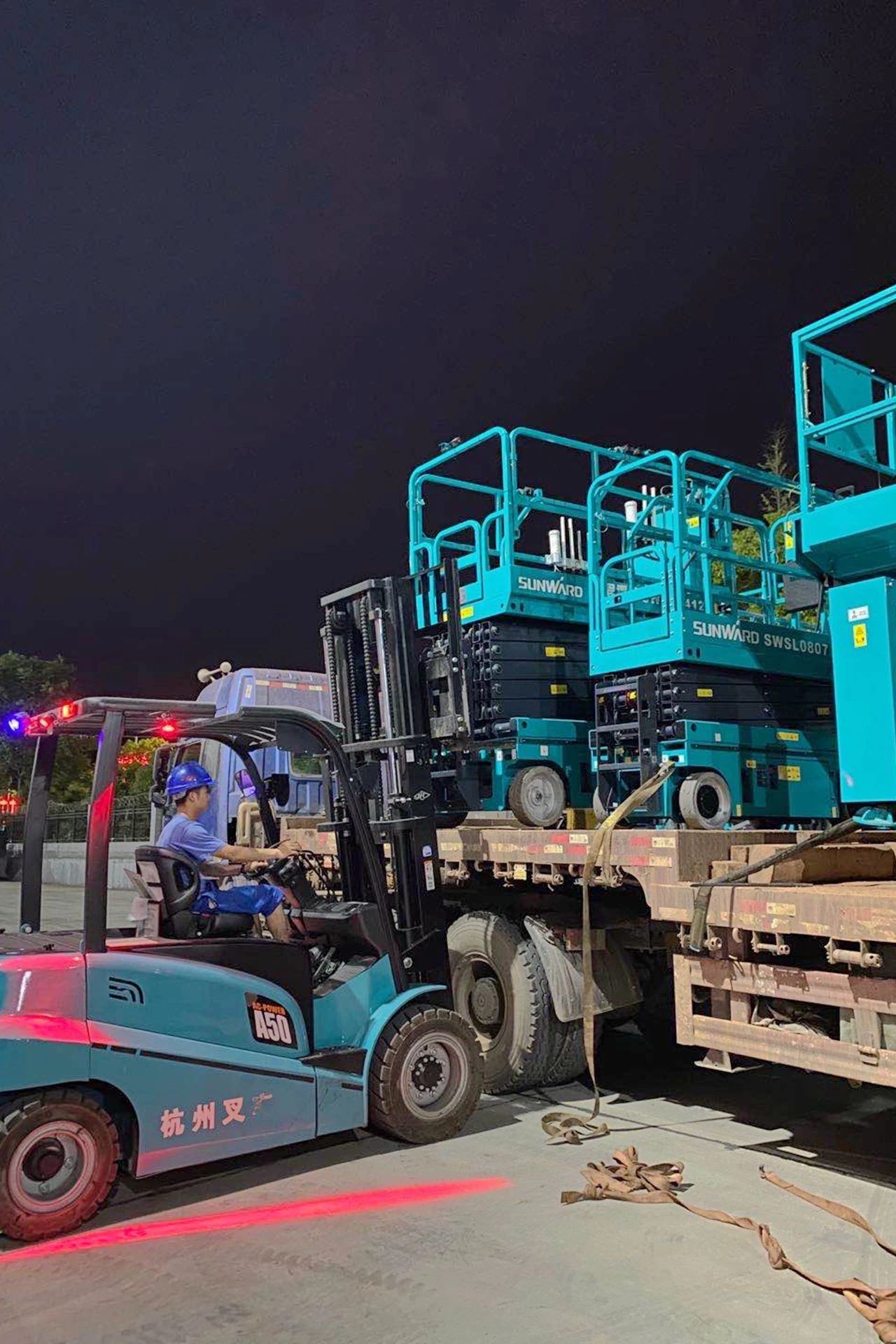 122cc太阳成智能“蓝精灵”们在通俗岗位的坚守与奉献