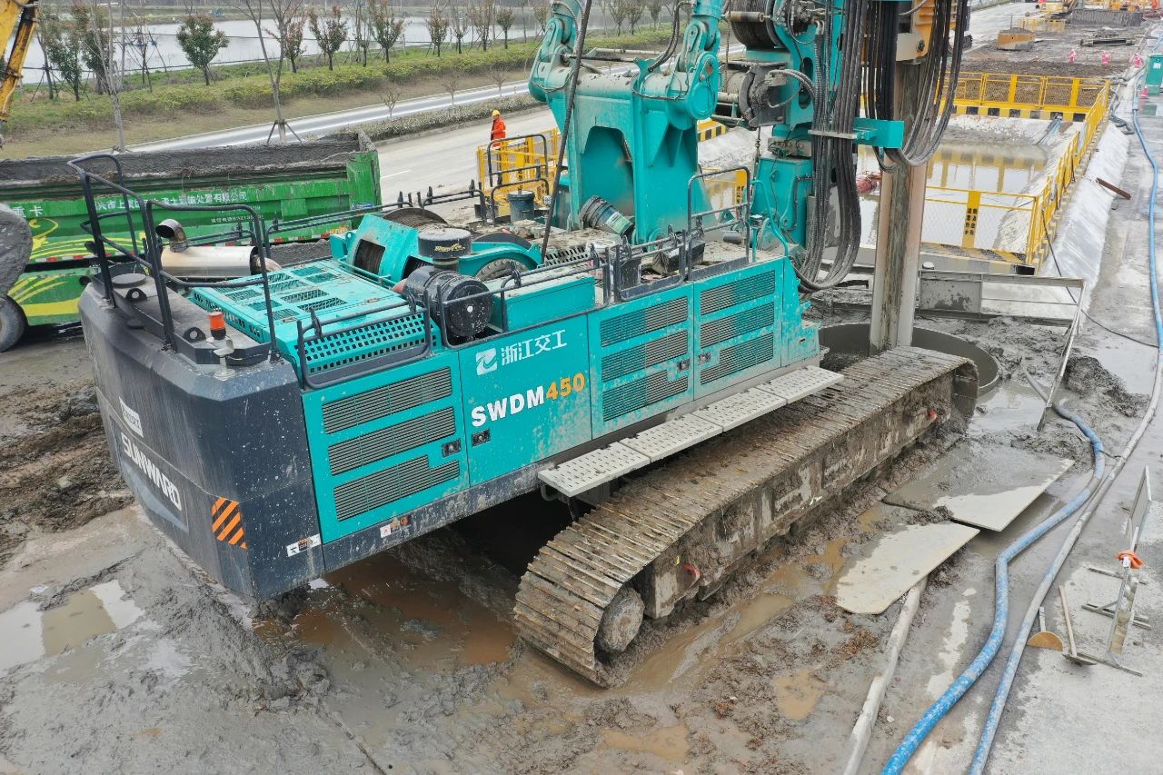 征战天下首条智慧高速，，122cc太阳成智能旋挖钻机凭什么？