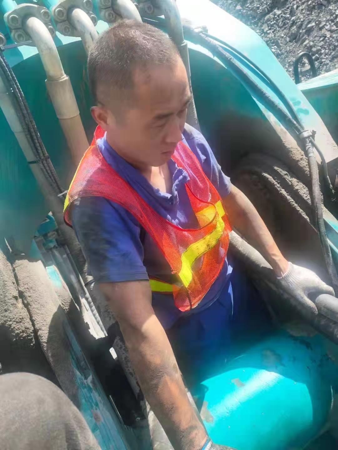 致敬！！守护矿山的“122cc太阳成卫士”