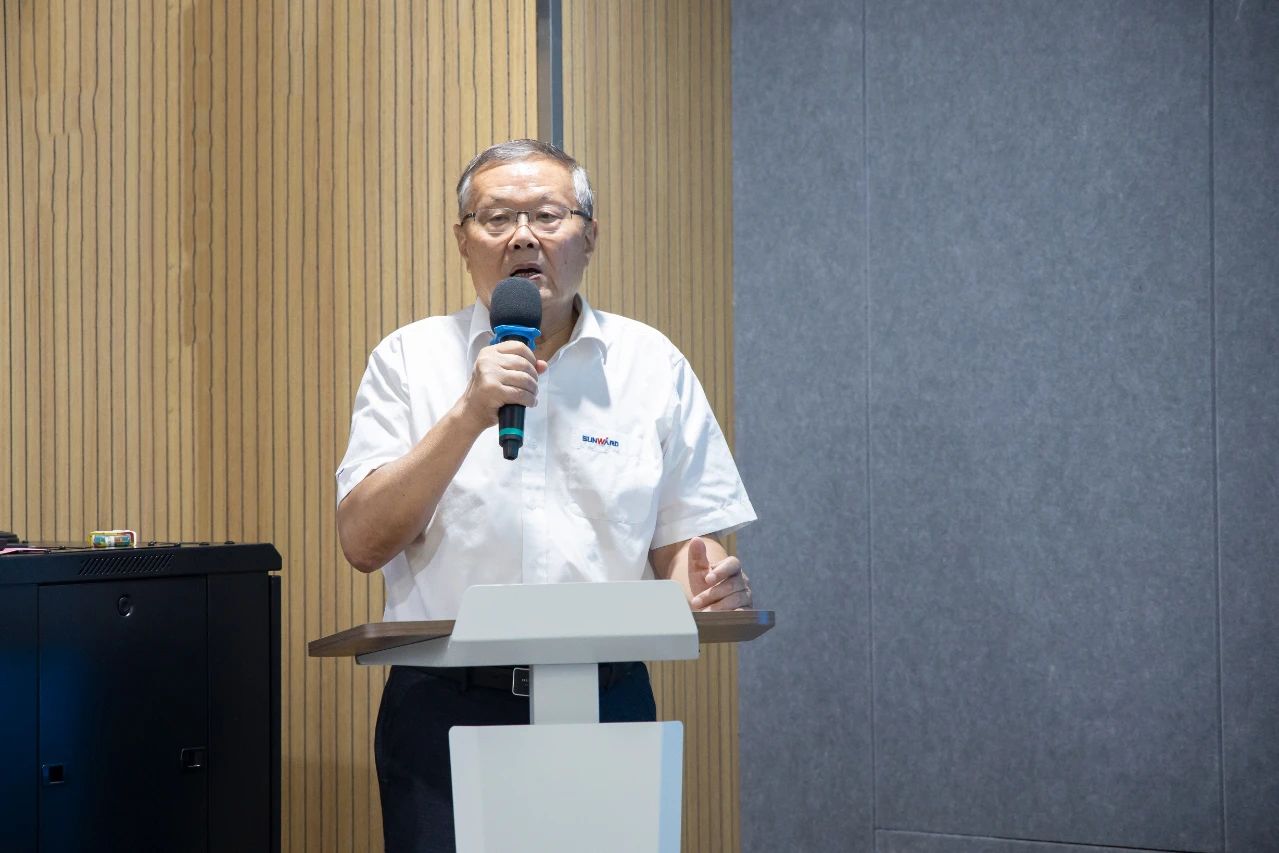 强化治理重心下移，，122cc太阳成智能开展向导力培训助力公司高质量快速生长