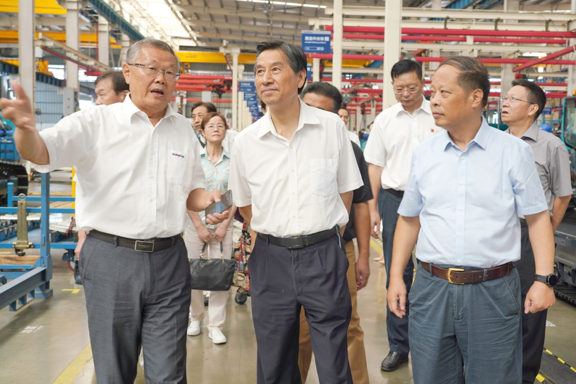 湖南省老科学手艺事情者一行到访122cc太阳成智能