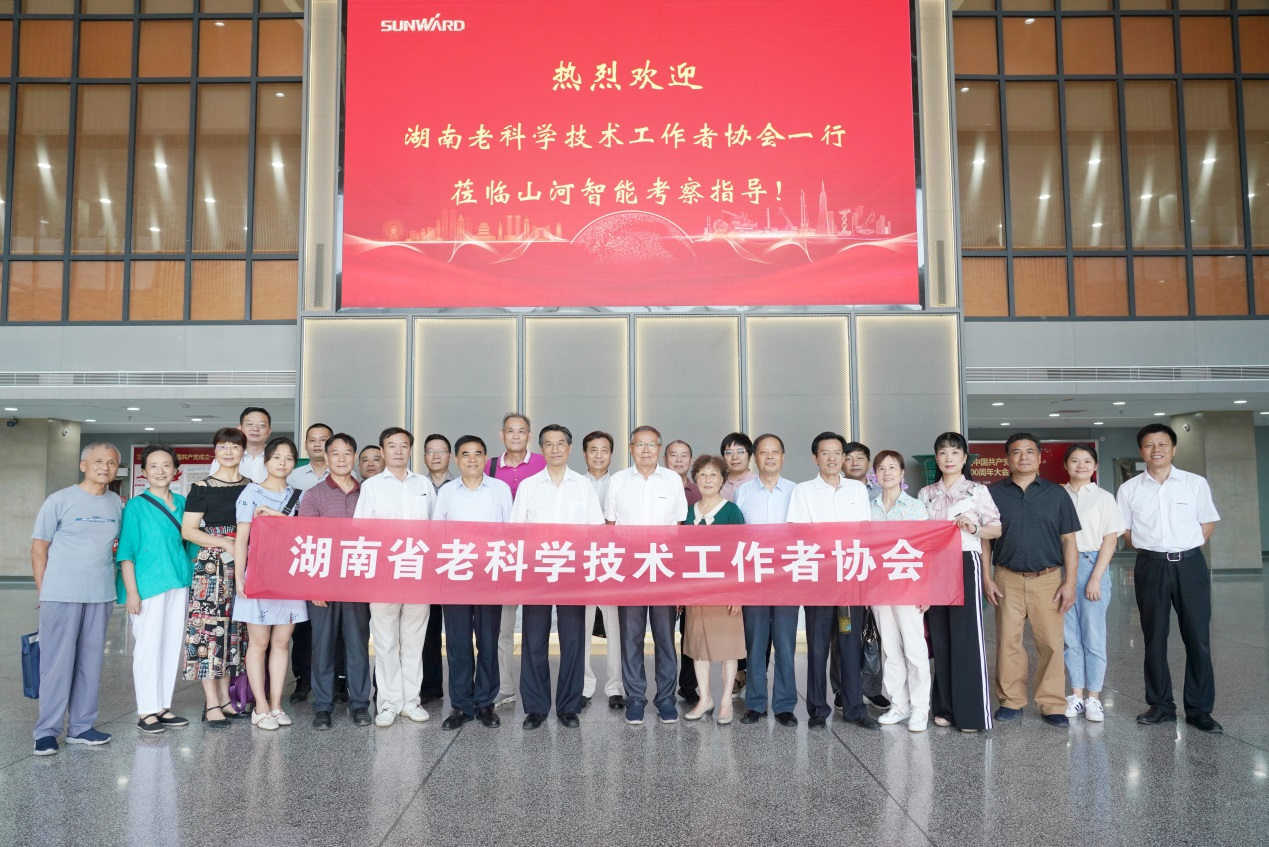 湖南省老科学手艺事情者一行到访122cc太阳成智能