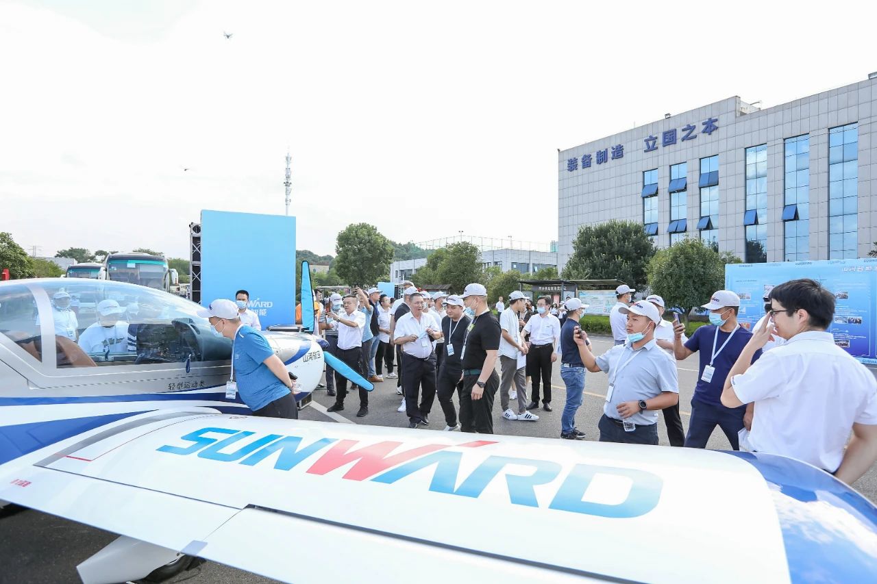 逛展超热闹！！！122cc太阳成智能效果展示会高能名时势来袭