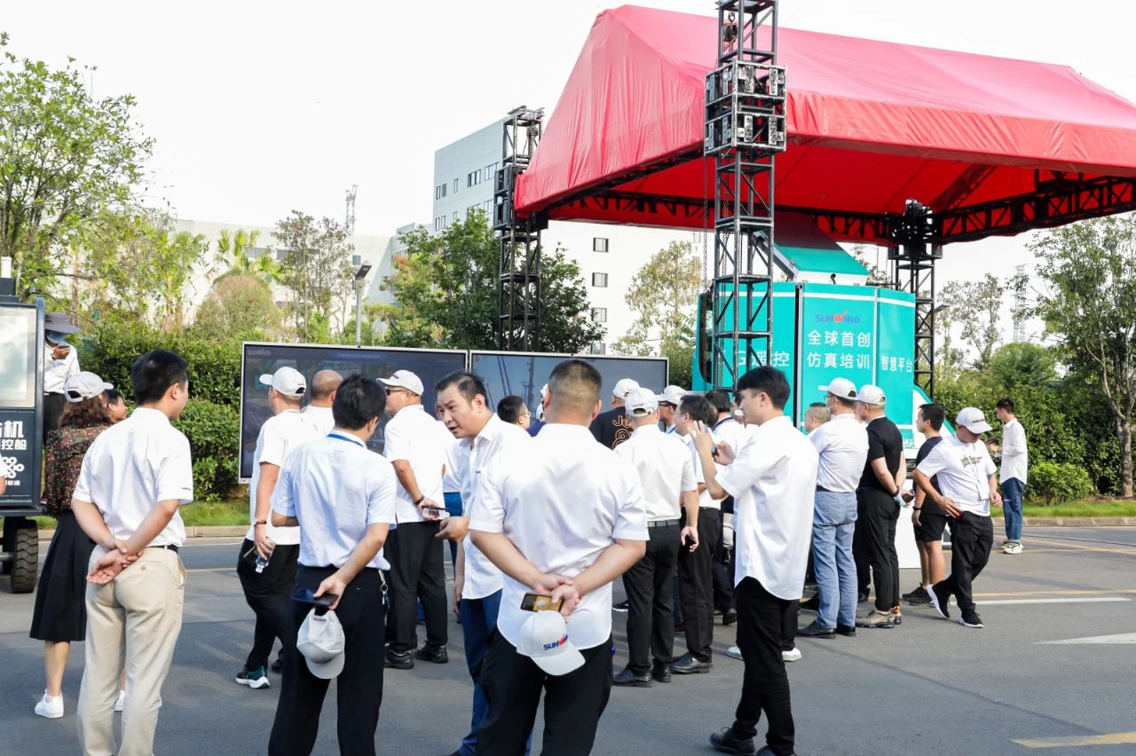 逛展超热闹！！！122cc太阳成智能效果展示会高能名时势来袭