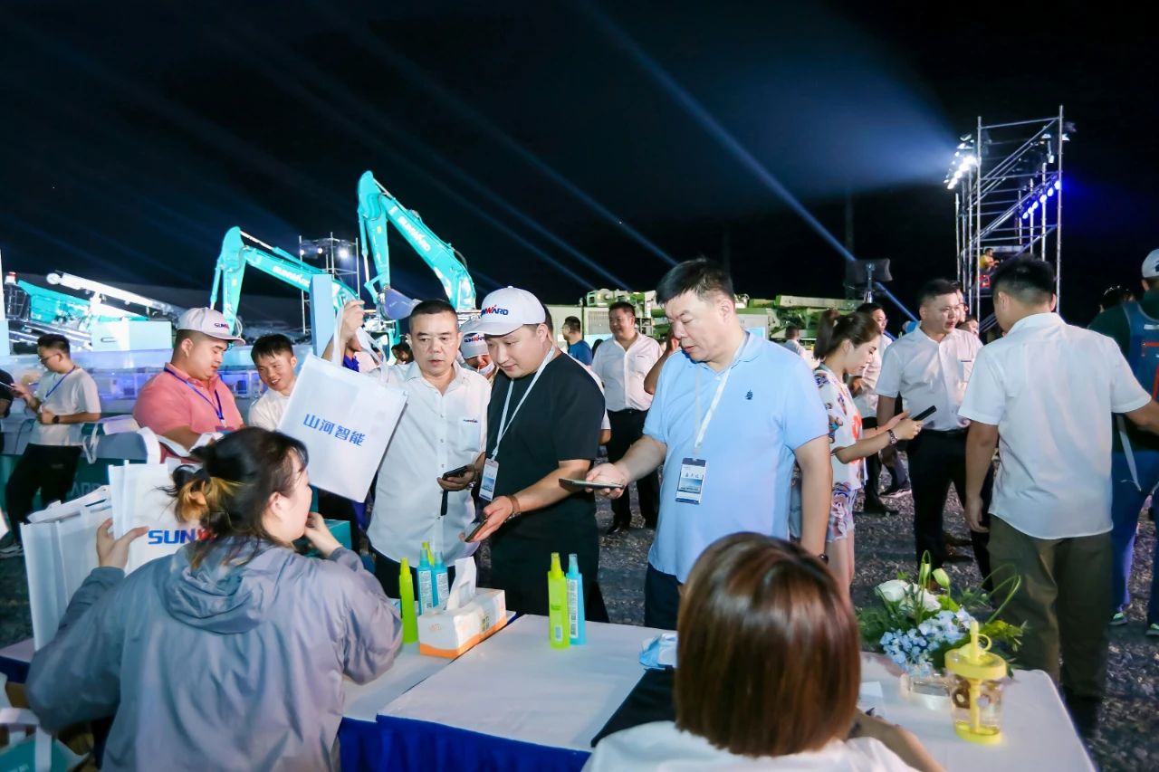 逛展超热闹！！！122cc太阳成智能效果展示会高能名时势来袭