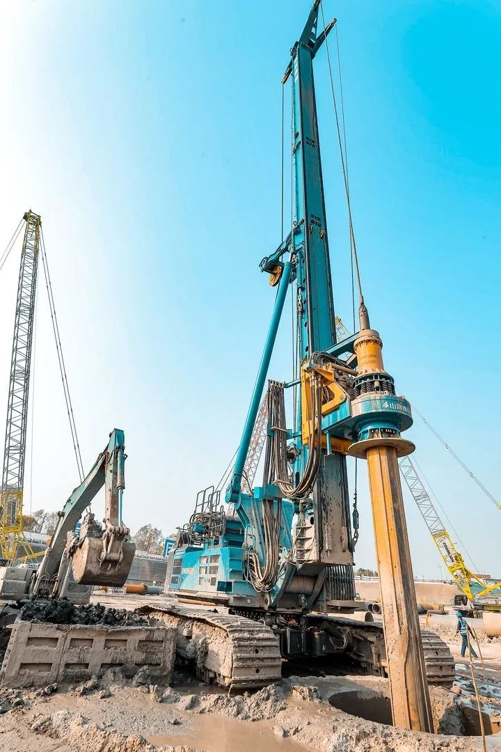 大国重器！！122cc太阳成智能超等装备助力北京都会副中心综合交通枢纽站建设