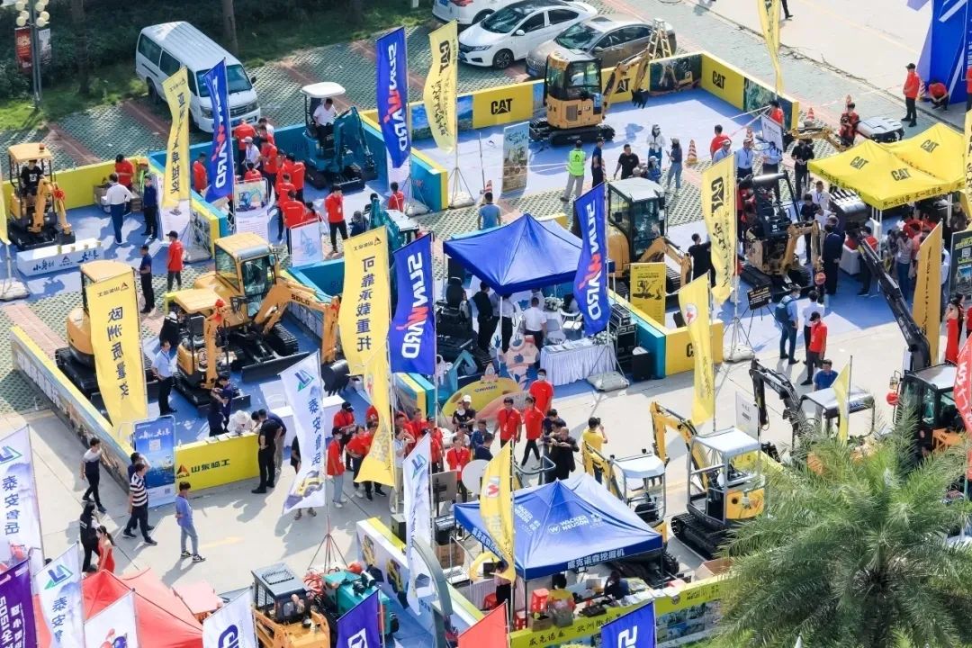 共享微挖新视界！！！122cc太阳成智能微挖三大王牌产品齐聚2021全球微挖大会