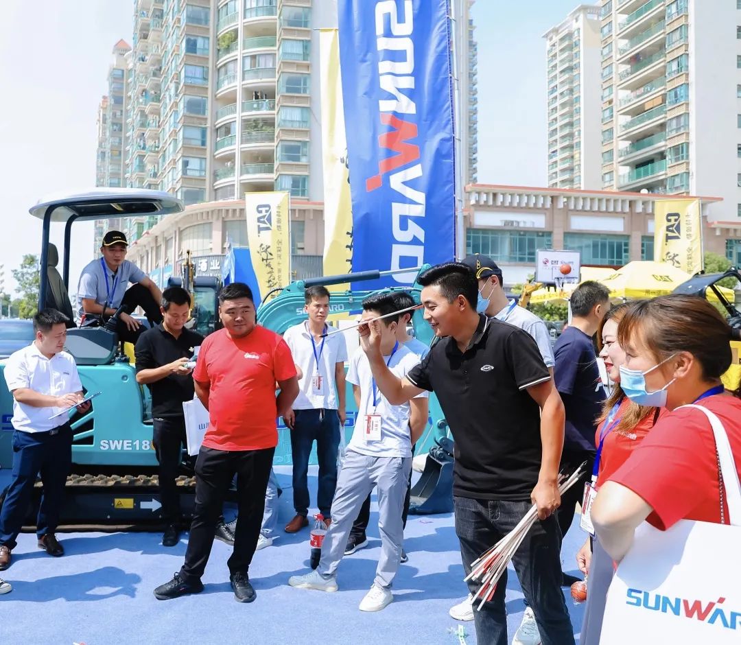 共享微挖新视界！！！122cc太阳成智能微挖三大王牌产品齐聚2021全球微挖大会