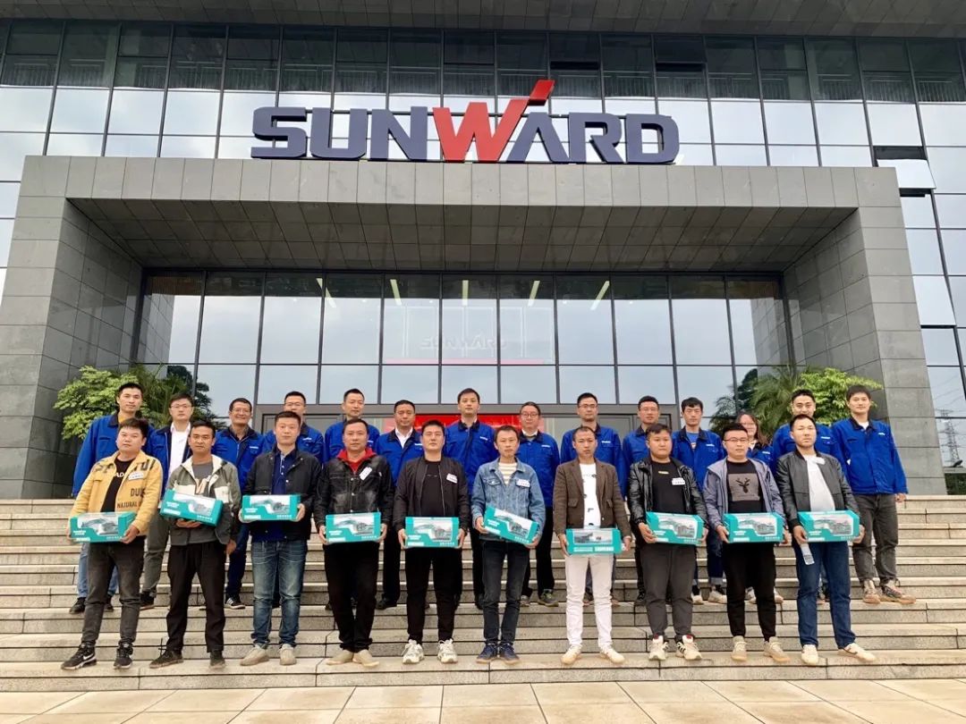 一起来“找茬”！！10位“超等体验官”试驾122cc太阳成智能最新“F系列”挖掘机