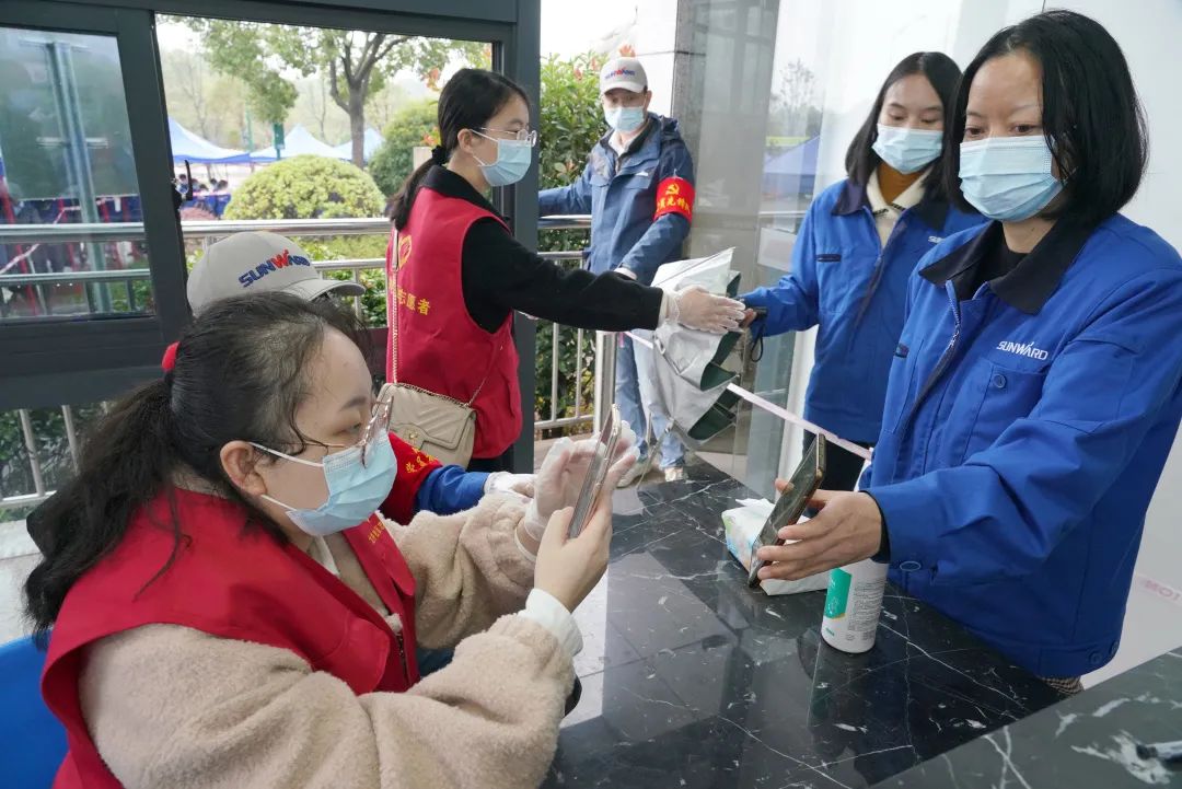 采样完成率近100%！！122cc太阳成智能第一时间开展全员核酸检测，，包管清静生产