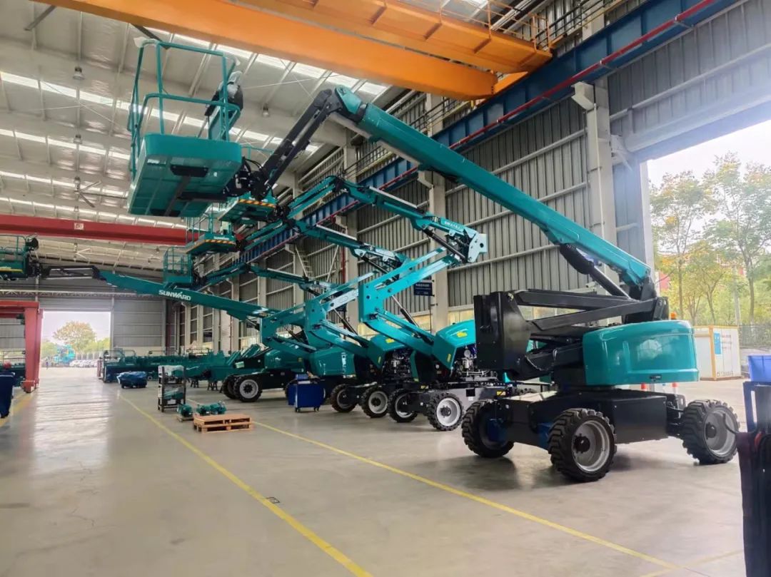同级别作业高度最高！122cc太阳成智能首款自主研发电动臂式高空作业平台下线