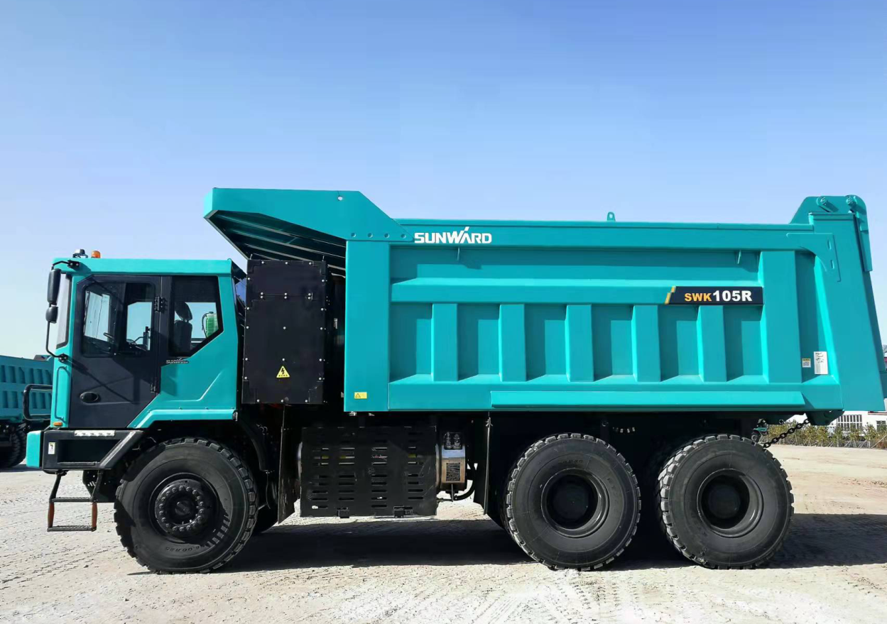 新能源，，长续航！122cc太阳成智能首台LNG增程式宽体矿卡下线交付