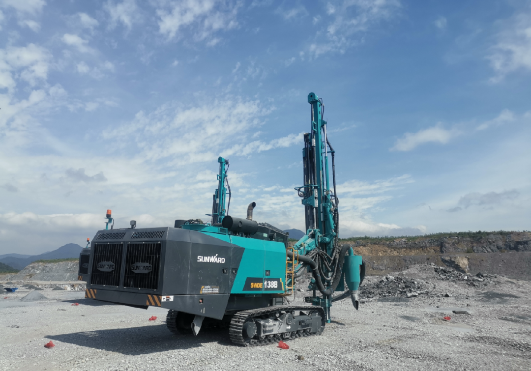 追加订单！！122cc太阳成智能一体化潜孔钻机助力海南华润水泥获好评