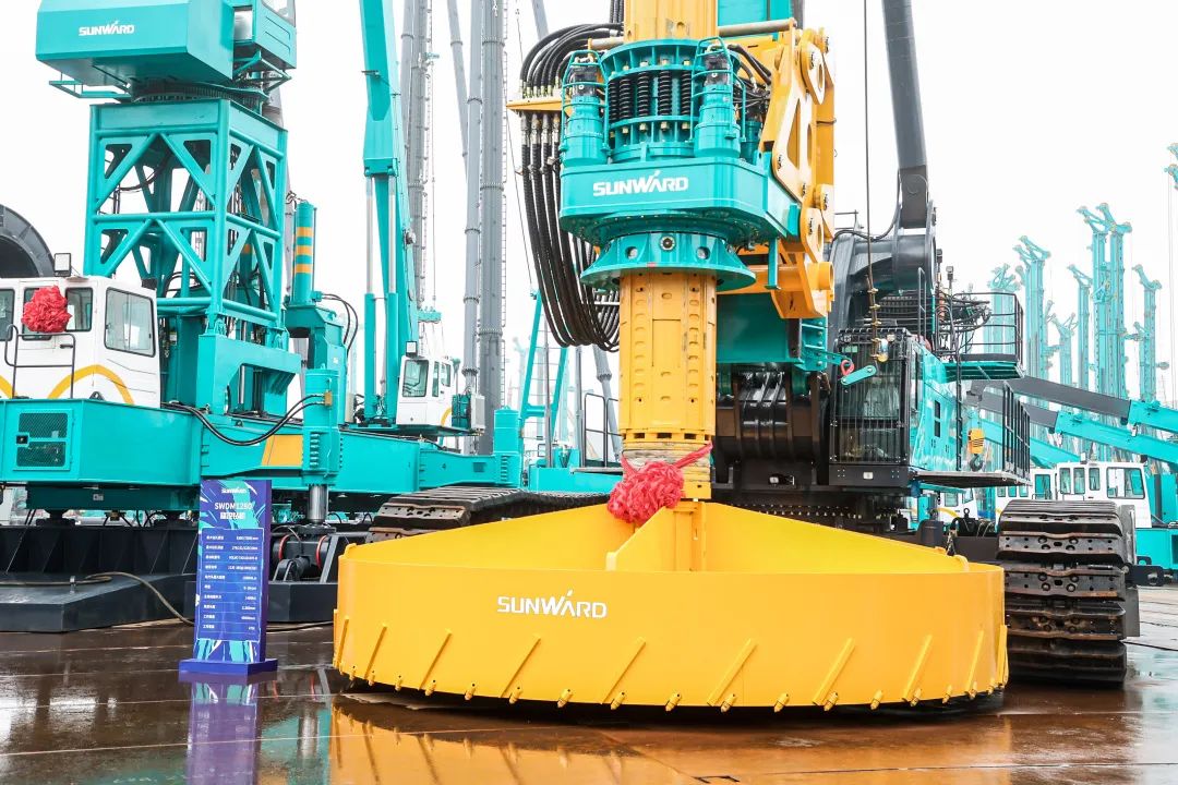钻孔直径7米、、、钻孔深度170米！天下最大旋挖钻机乐成下线