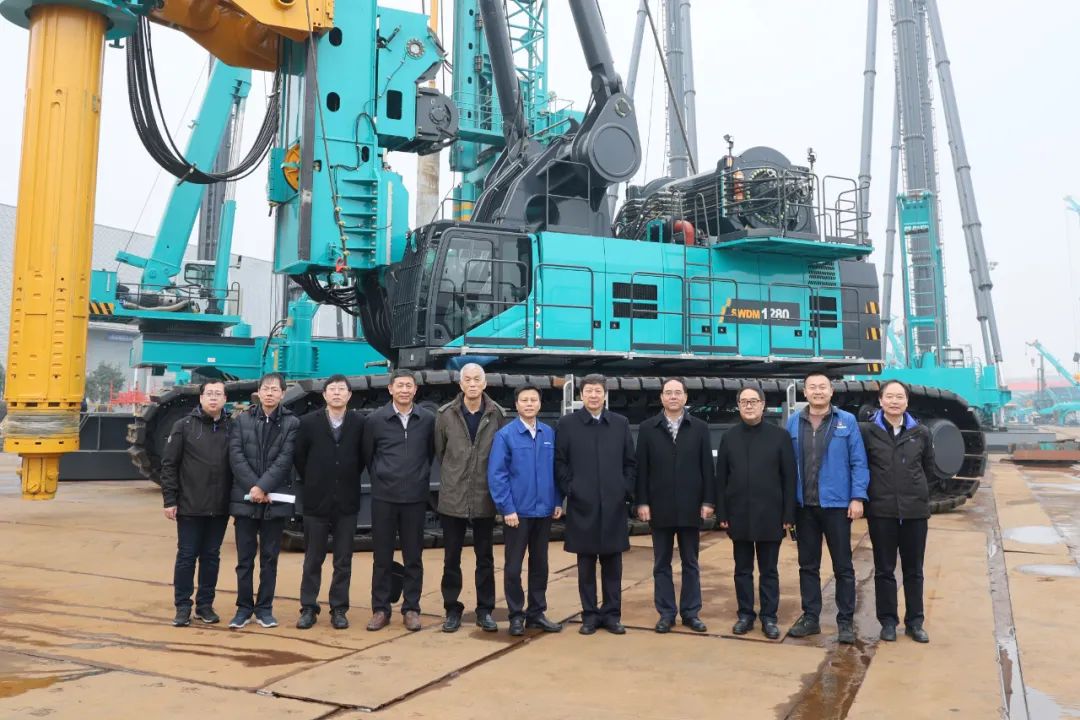 钻孔直径7米、、、钻孔深度170米！天下最大旋挖钻机乐成下线