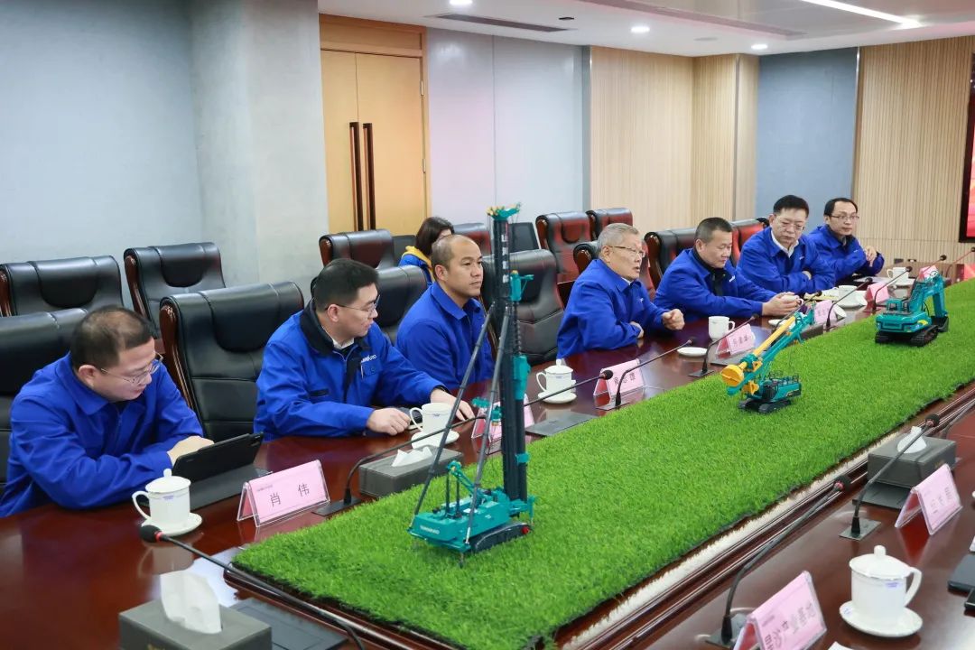 张庆红调研122cc太阳成智能