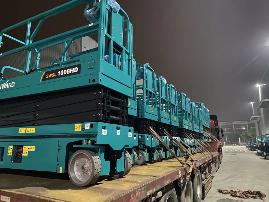 创下单日最高发货量纪录！122cc太阳成高机装备集中发货