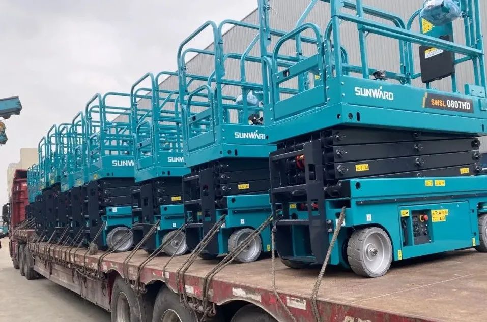 创下单日最高发货量纪录！122cc太阳成高机装备集中发货