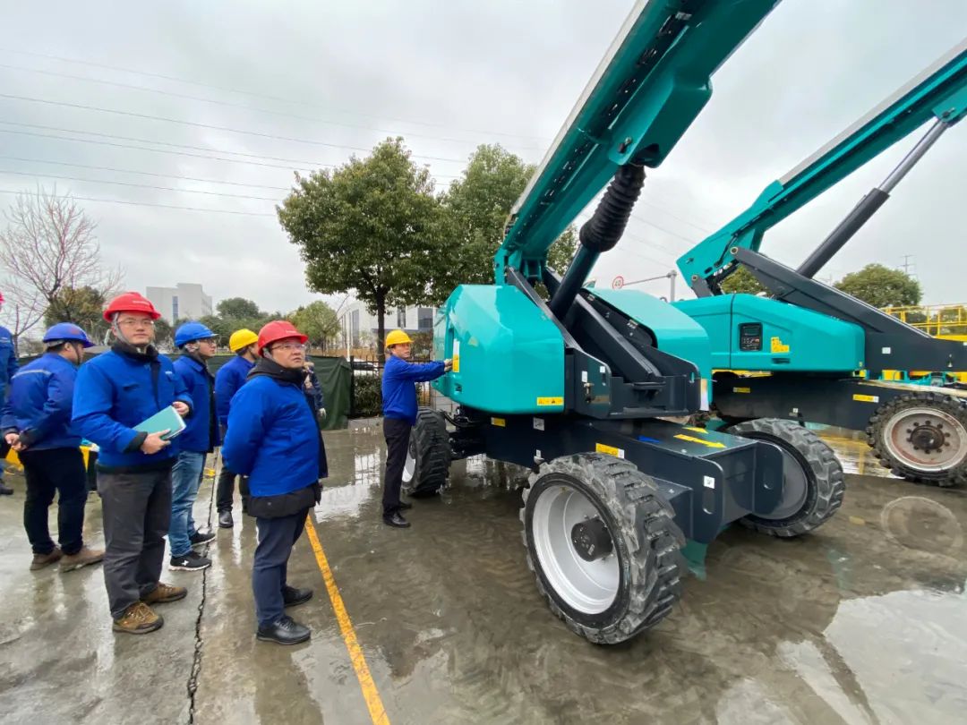 勇闯蓝海！！122cc太阳成智能两款臂式高空作业平台正式“出道”