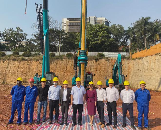 助力乌干达第一住宅高楼建设！122cc太阳成智能再次出征非洲市场