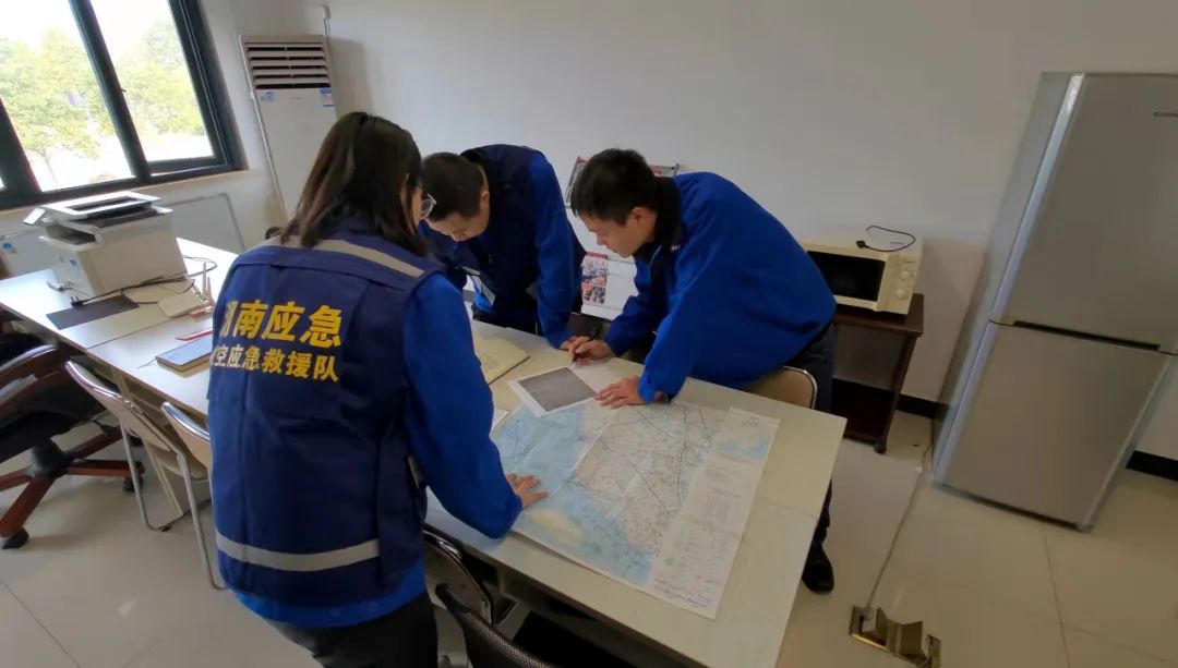 火情就是下令！湖南航空应抢救援队122cc太阳成机组展现“122cc太阳成速率”