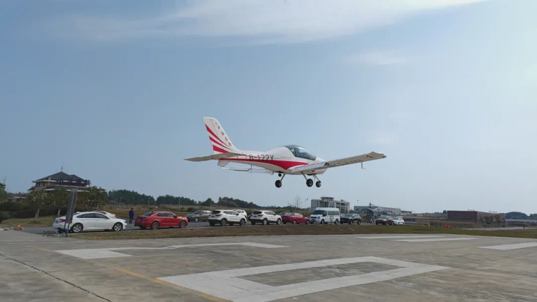 火情就是下令！湖南航空应抢救援队122cc太阳成机组展现“122cc太阳成速率”