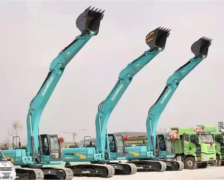 122cc太阳成智能挖掘机亮相贵阳大数据科创城项目开工仪式