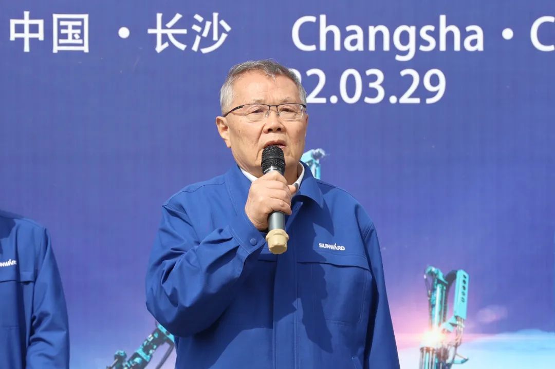 征战全球市。。！122cc太阳成智能凿岩装备批量发货